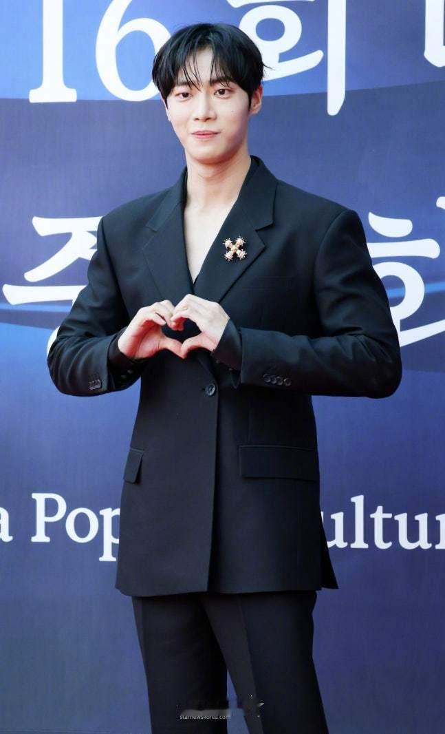 秋英宇[超话] 有望出演ENA新剧恋爱博士 男主，合作金所泫[超话] 。秋英宇饰