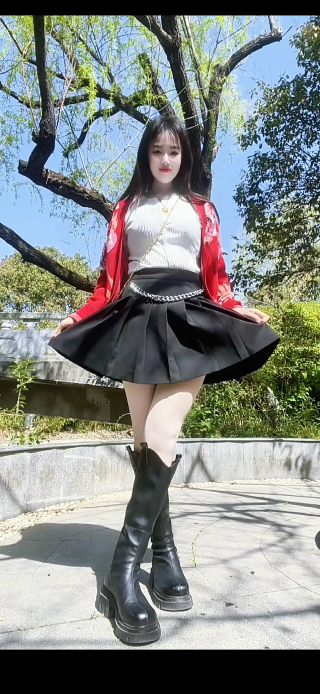 吹吹人间发财风，填我士万八手梦，祝我们都能在乱七八糟的生活里找到快乐！