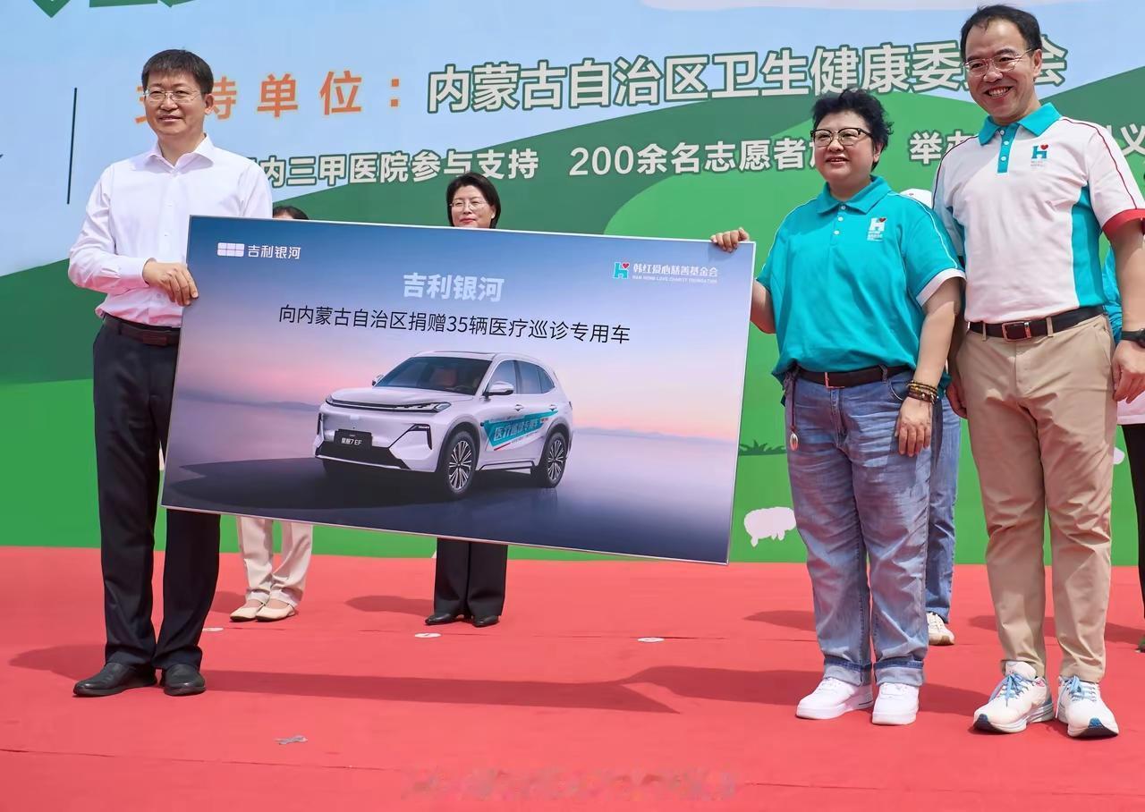 一直认为韩红没什么文化底蕴，而且水平着实不高。
不然，断然不会说出“走个面儿”这