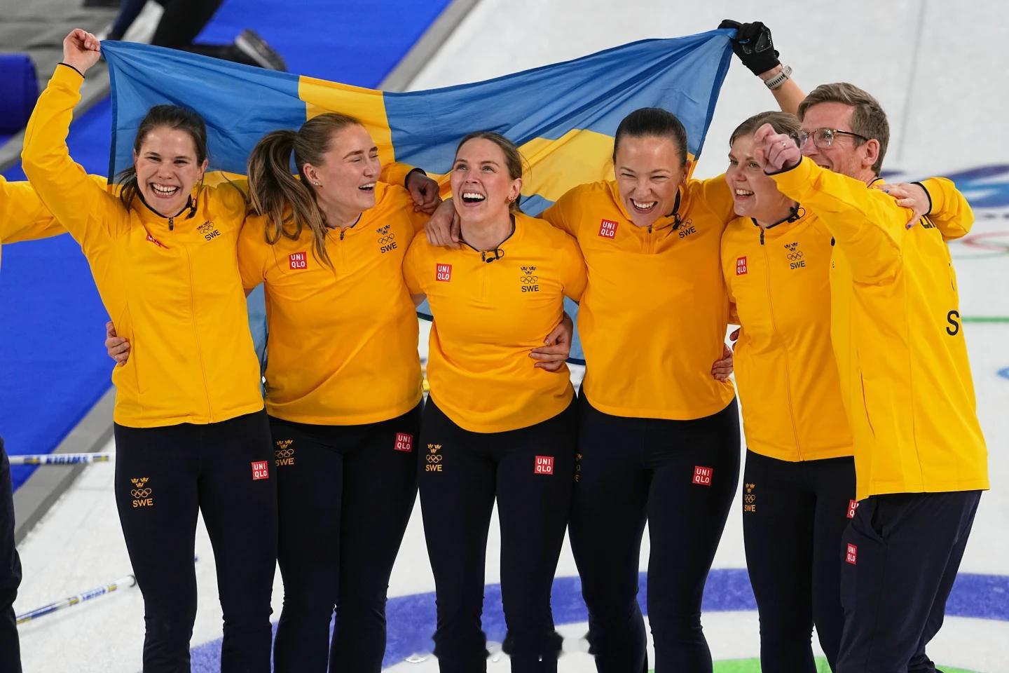 【冬奥女子冰壶瑞典6-5击败瑞士夺冠】冬奥会 2月22日，冬奥会女子冰壶比赛结束