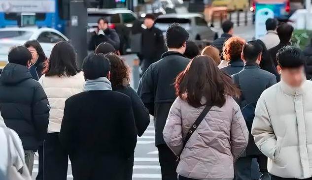 近日，韩国一场关乎国运的豪赌正式拉开序幕。韩国总统在青瓦台抛出重磅计划，三星、S