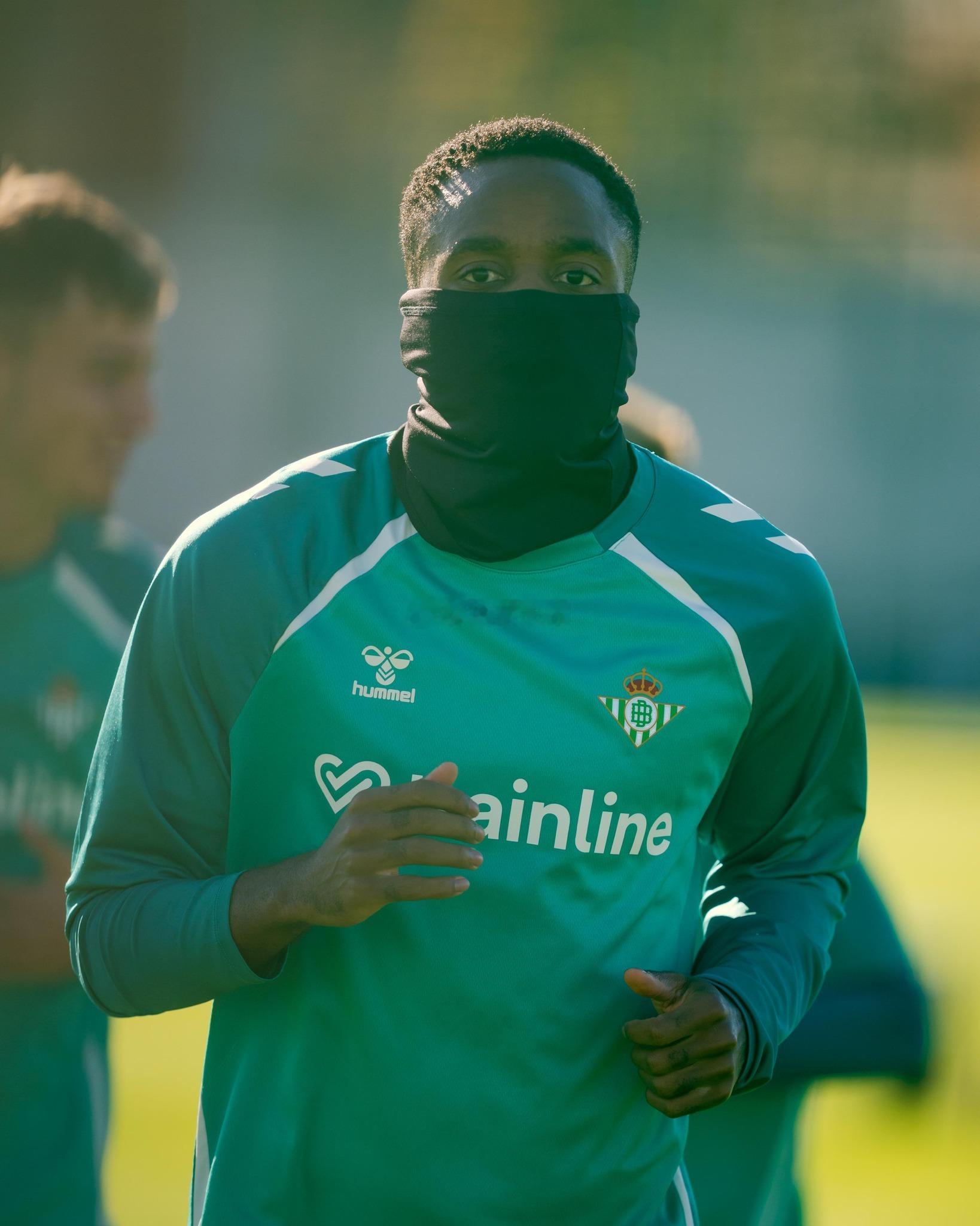 巴坎布结束国家队征程，返回贝蒂斯与球队合练。🇨🇩👑 