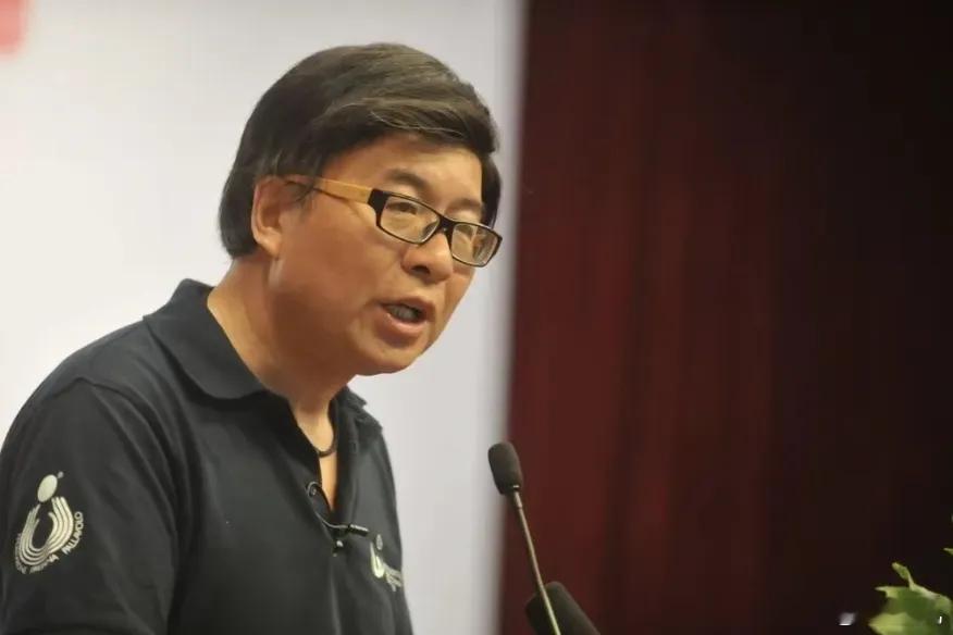 韩乔生痛斥假赌黑，三句话肺腑之言，让球迷不禁为他鼓掌.1、这次假赌黑案件，波及4