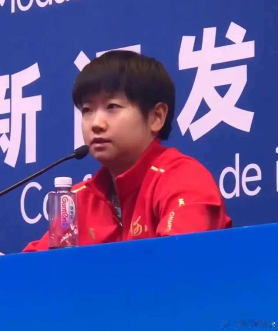 孙颖莎以亚洲首位同年包揽世乒赛与世界杯双卫冕冠军的身份，强势入围2025年国际体