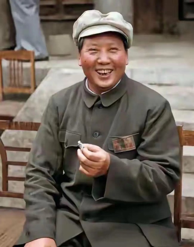 这大概是毛主席笑得最灿烂的照片了！ 