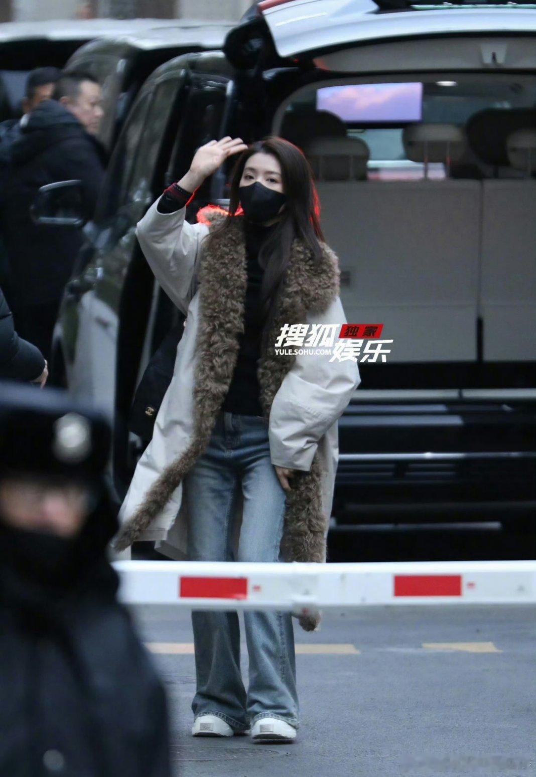 李云霄春晚赶场特种兵卷王本王！别人过年换台选春晚，李云霄直接化身赶场特种兵，越剧