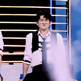 全程高能！丁程鑫抱檀健次抢位置，这默契（bushi）绝了！