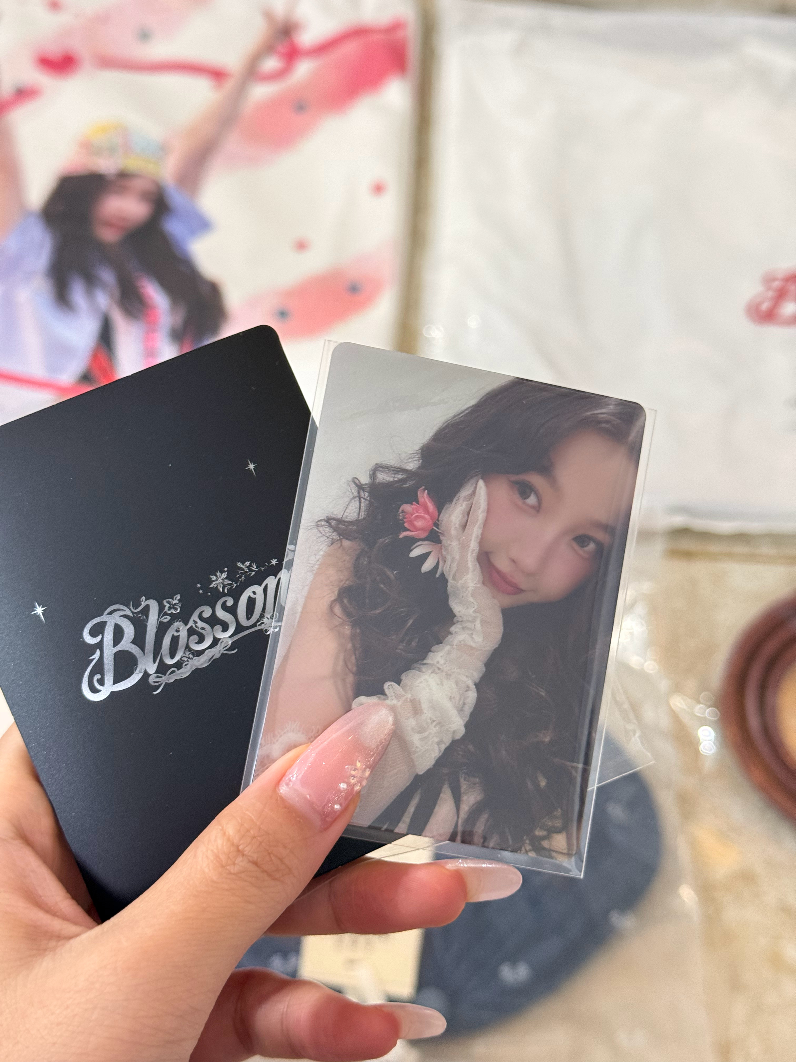 都快忘记这回事了 结果今天收到了虞书欣补的双轨追剧团小礼包🥹💧回头翻了一下聊