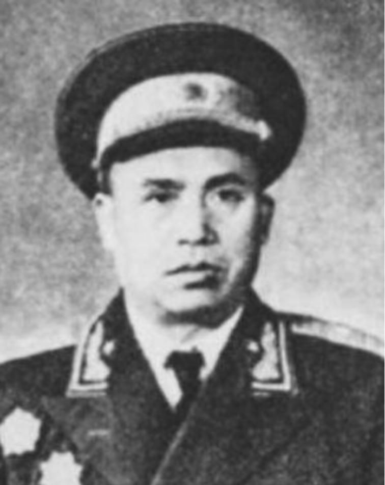 贺东生关心子女成长多年，临终前却对妻子说：还是让孩子去给亲生父亲上一柱香吧
19