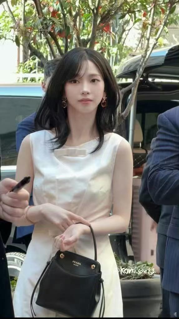 杨幂柳智敏看秀造型杨幂柳智敏看秀生图杨幂柳智敏看秀造型，都好美，