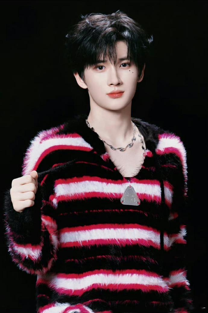 余宇涵18岁生日公益应援  随着余宇涵 18 岁生日的临近，粉丝们开启爱心引擎。