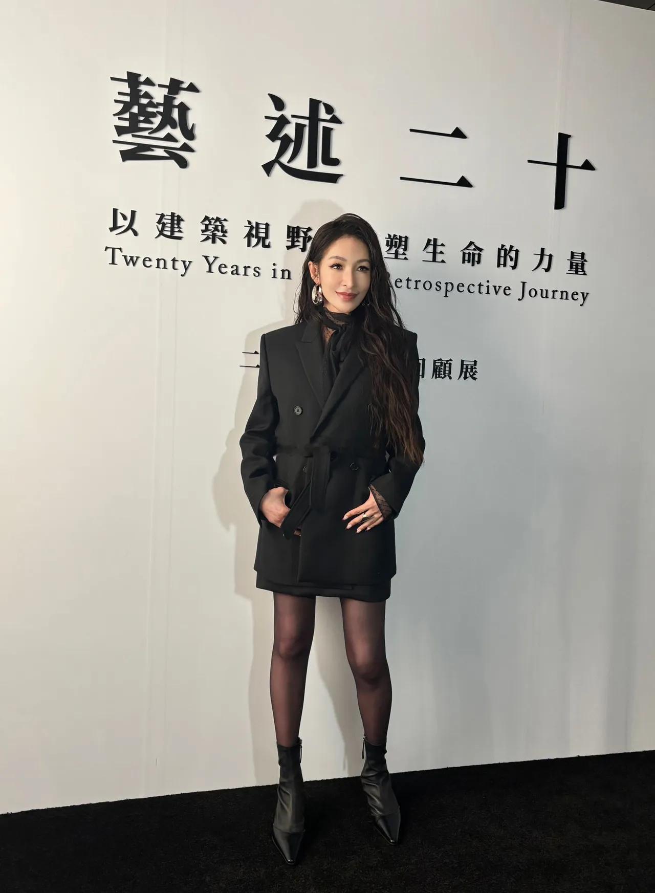 现身Cindy Chao二十周年展的萧亚轩👇 