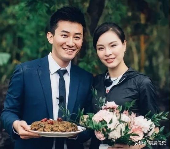 她是奥运冠军吴敏霞！大婚跪着为婆婆敬茶，对方态度却十分冷淡。婚后她两次怀孕，婆婆