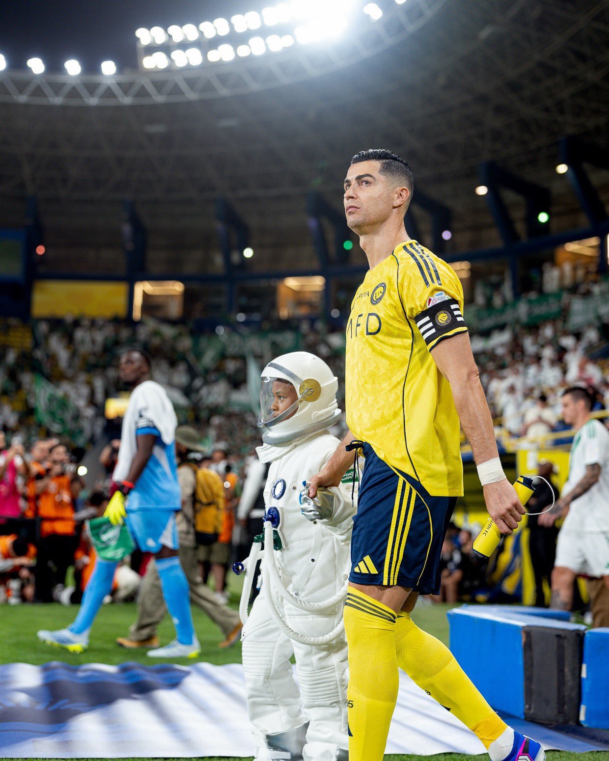 C罗c罗生涯970球C罗30岁后600场 🚨足坛历史30岁后出场600+的球员