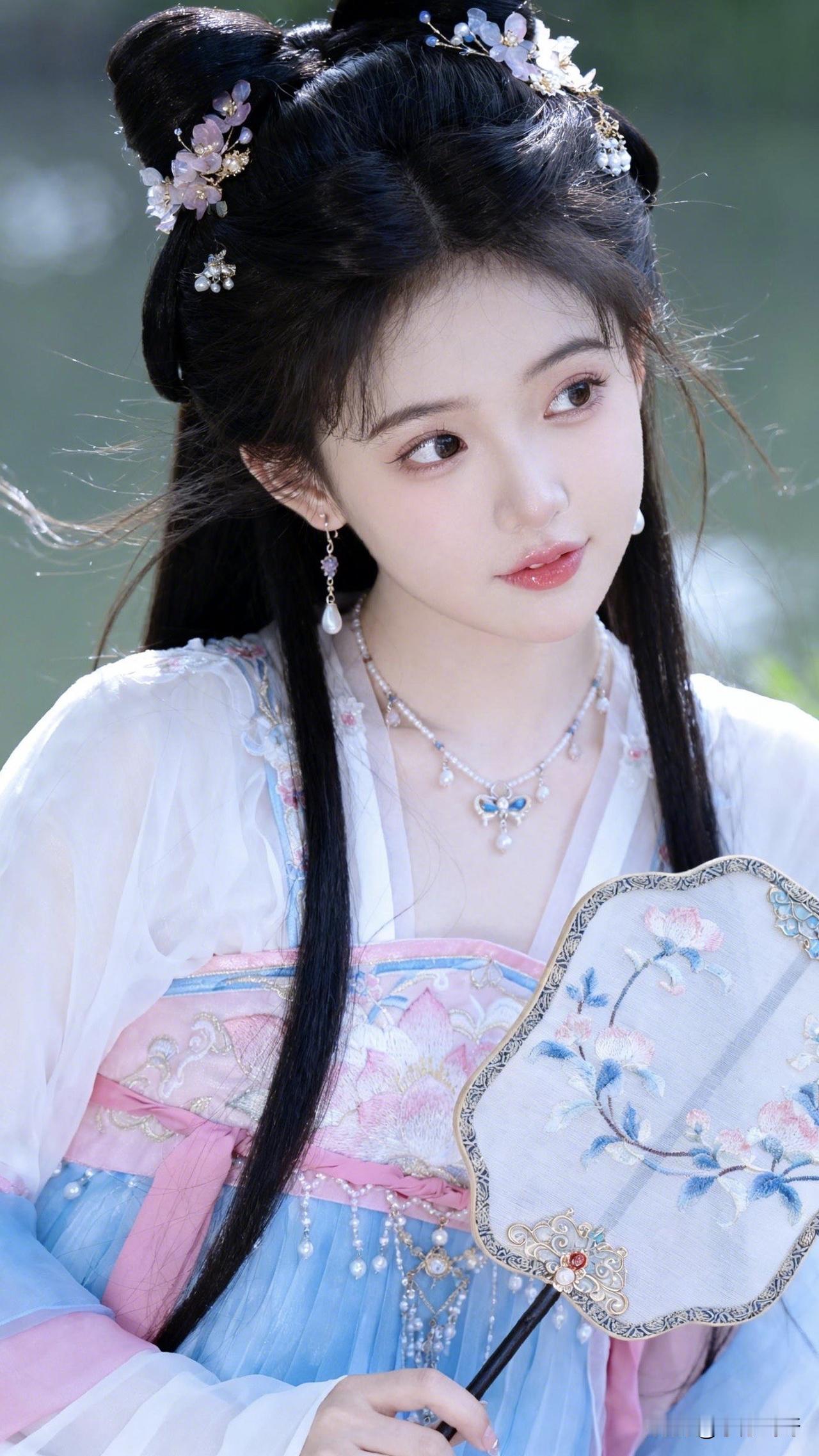 ：公子莫嫌弃，小女子献丑了！[可爱]虽没有倾国倾城之姿，却也想博君一笑、一夸、一