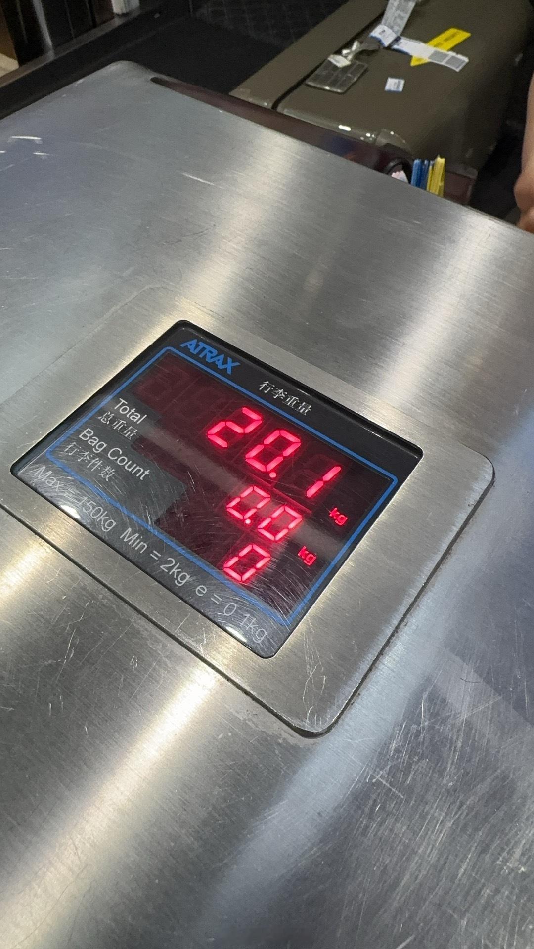 今天又是出门前极限两小时收拾行李哈哈哈哈30寸的箱子塞了好多东西都装不满于是挪到