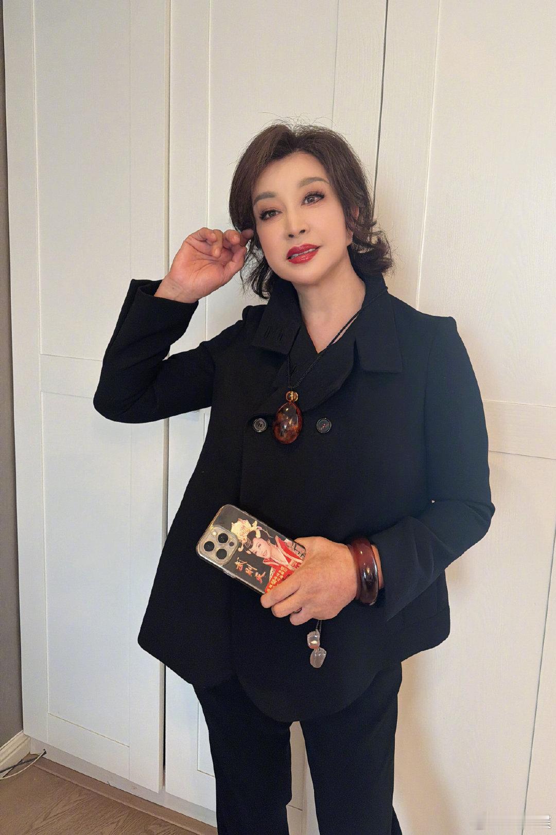 刘晓庆北京线下活动刘晓庆参加线下活动 刘晓庆参加线下活动，期待活动见面 ​​​