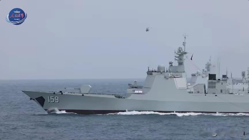 052D新舰入列三代“中华神盾”同框 我国盾舰达50艘近期2艘055型东莞舰、安