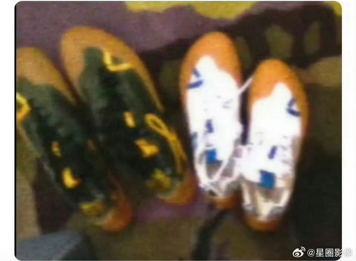 这鞋子不管用什么角度来看，都不是一个人的。。。而且也不是一个性别的