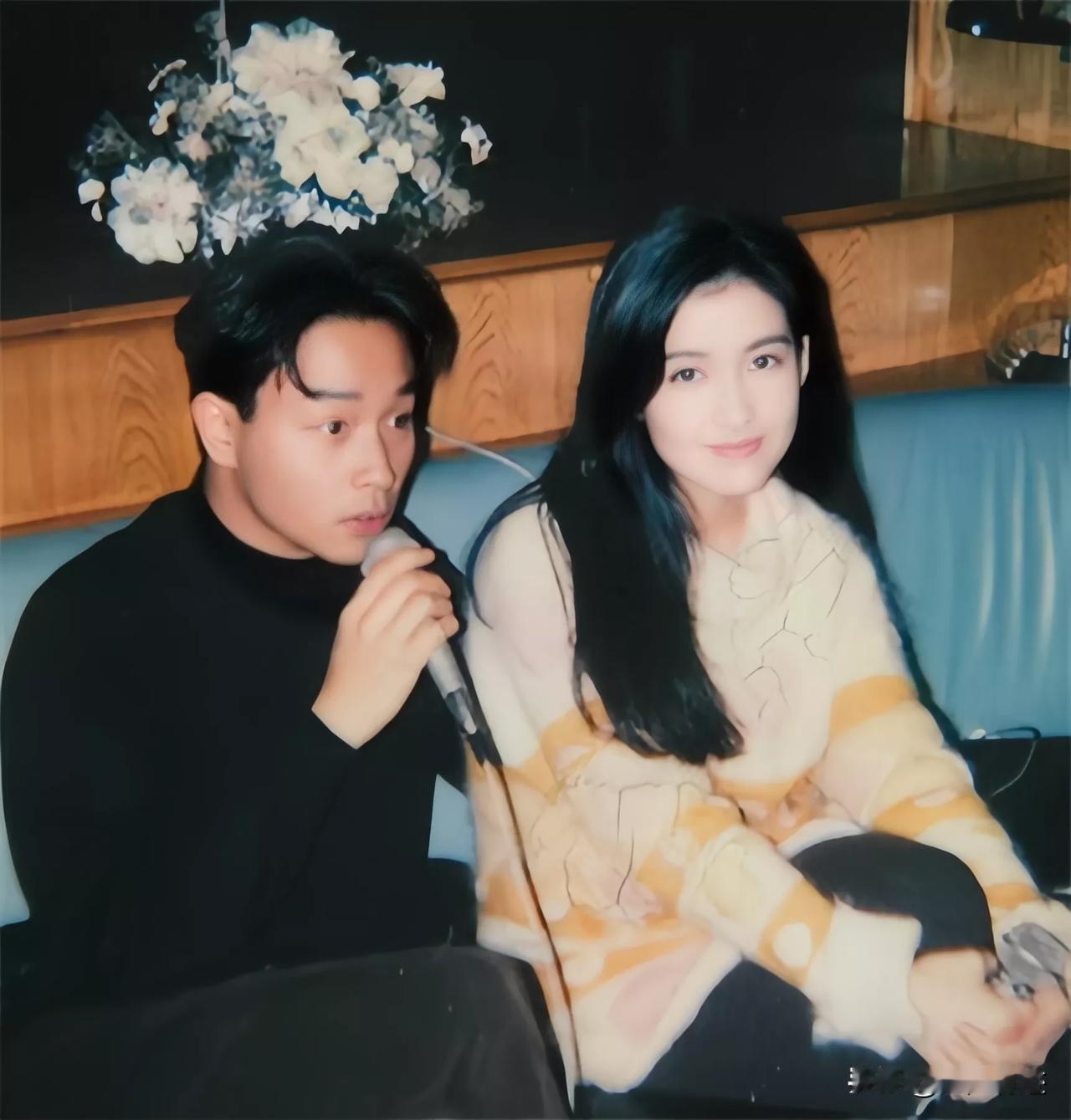 哥哥张国荣和周慧敏，一个俊雅无俦，一个清婉恬静，如果他们有缘，结成眷属也是非常般