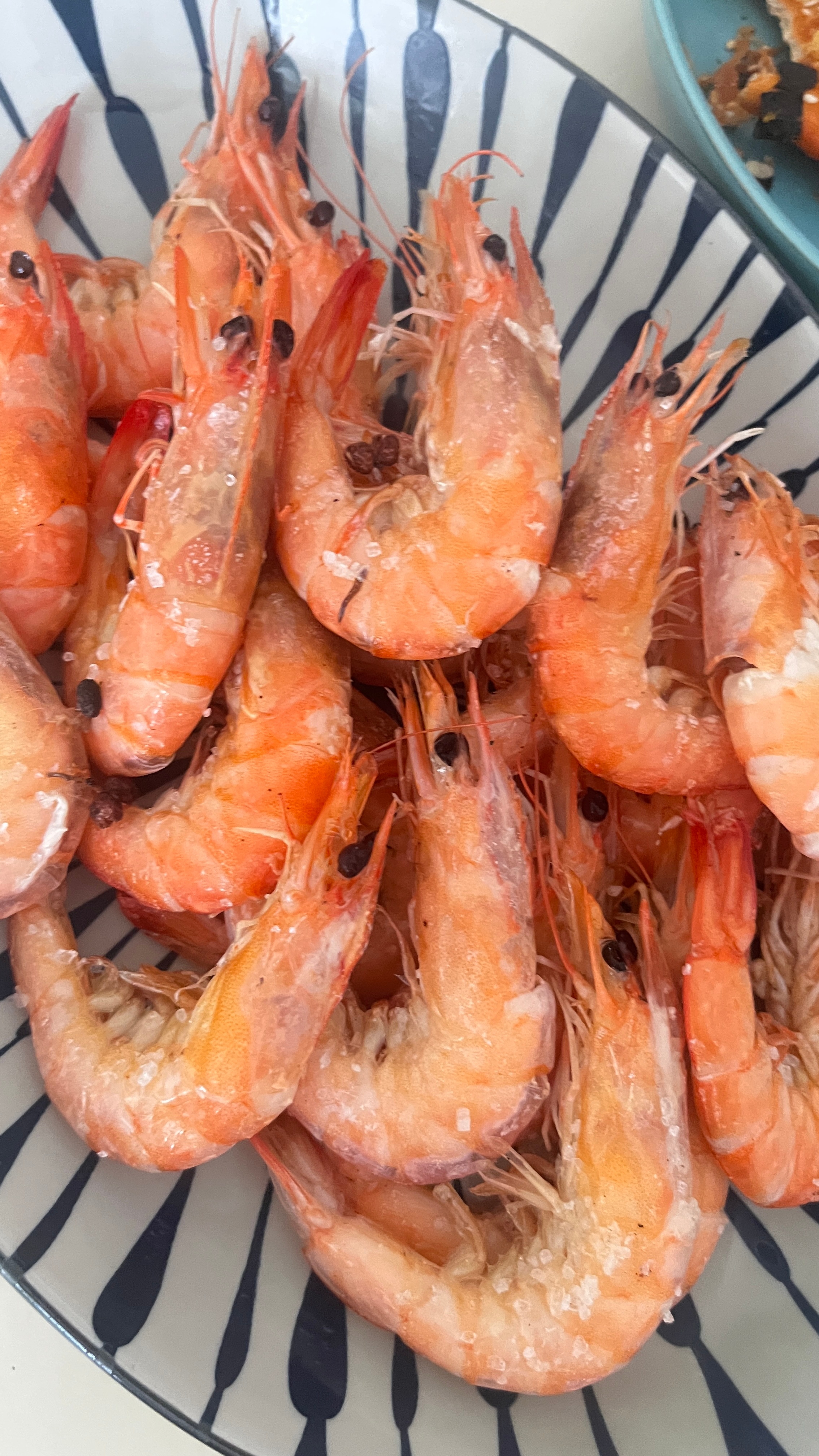今天吃盐焗虾🦐，第一次，做很成功，咸淡也刚刚好