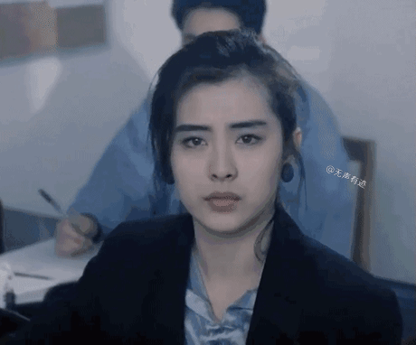 王祖贤被称作“绝世美女”，离不开她那双——绝世美眼。
她的眼睛在她的脸上堪称——