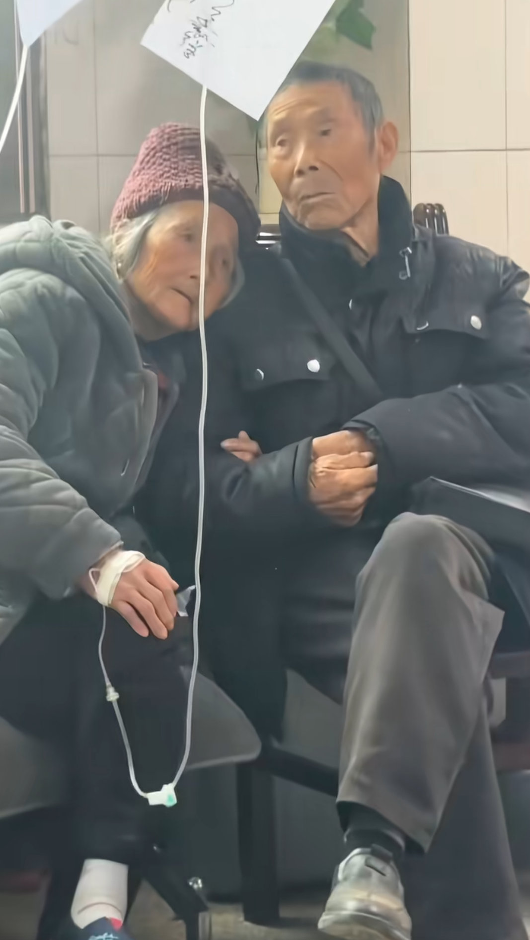 人一辈子不图有多少钱，只要找对了人，那就是一生的幸福