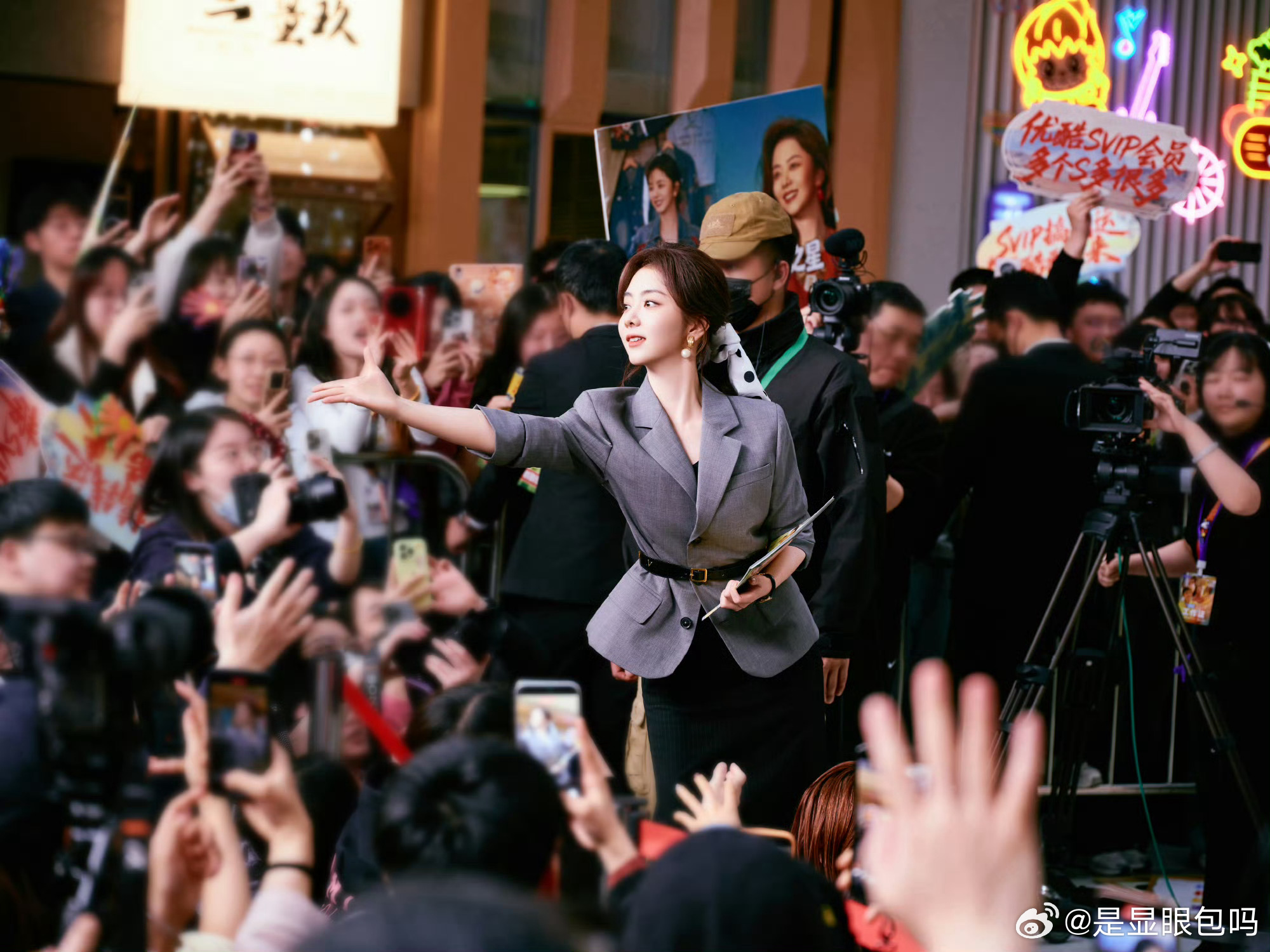 谭松韵方婉之职场穿搭90年代港风职场女性的典型穿搭完美还原了那个时代的时尚精髓大