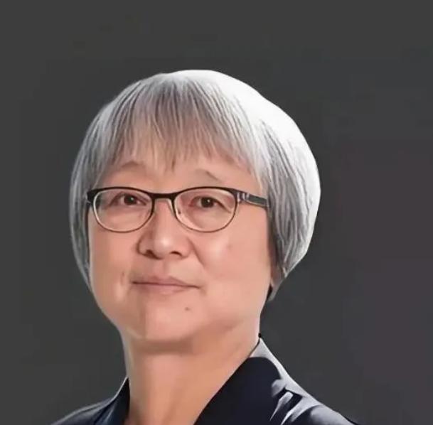 1977年上海“高考状元”袁钧瑛，公派留美拒不回国，可是她在美国深修40年后，却