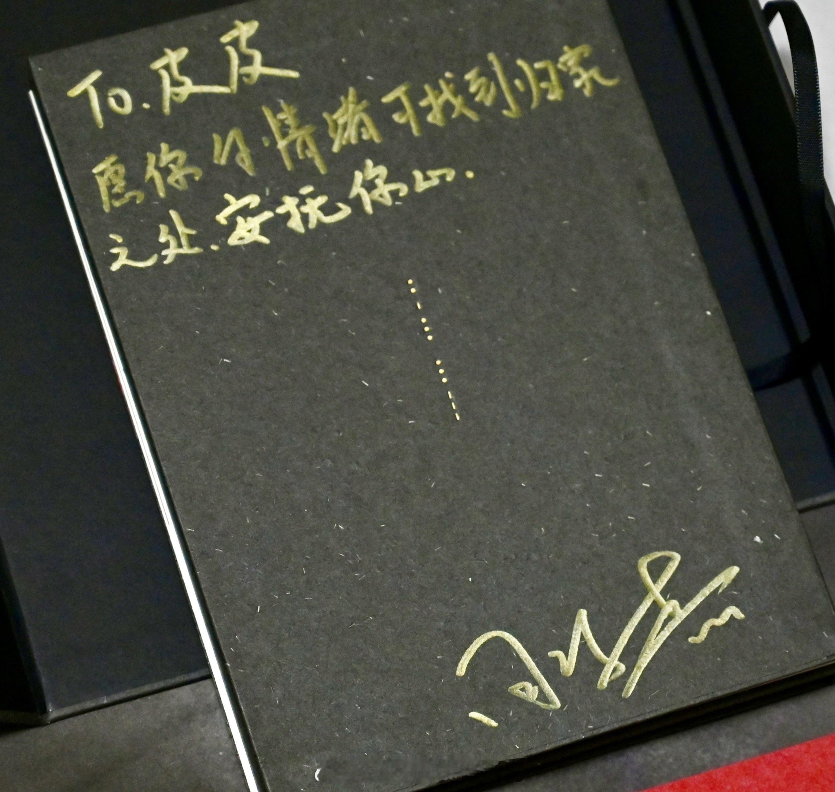 认识小熊有好几年了，这句你在二专《因为有光，有点晃荡》里送给我的话，我今天也转送