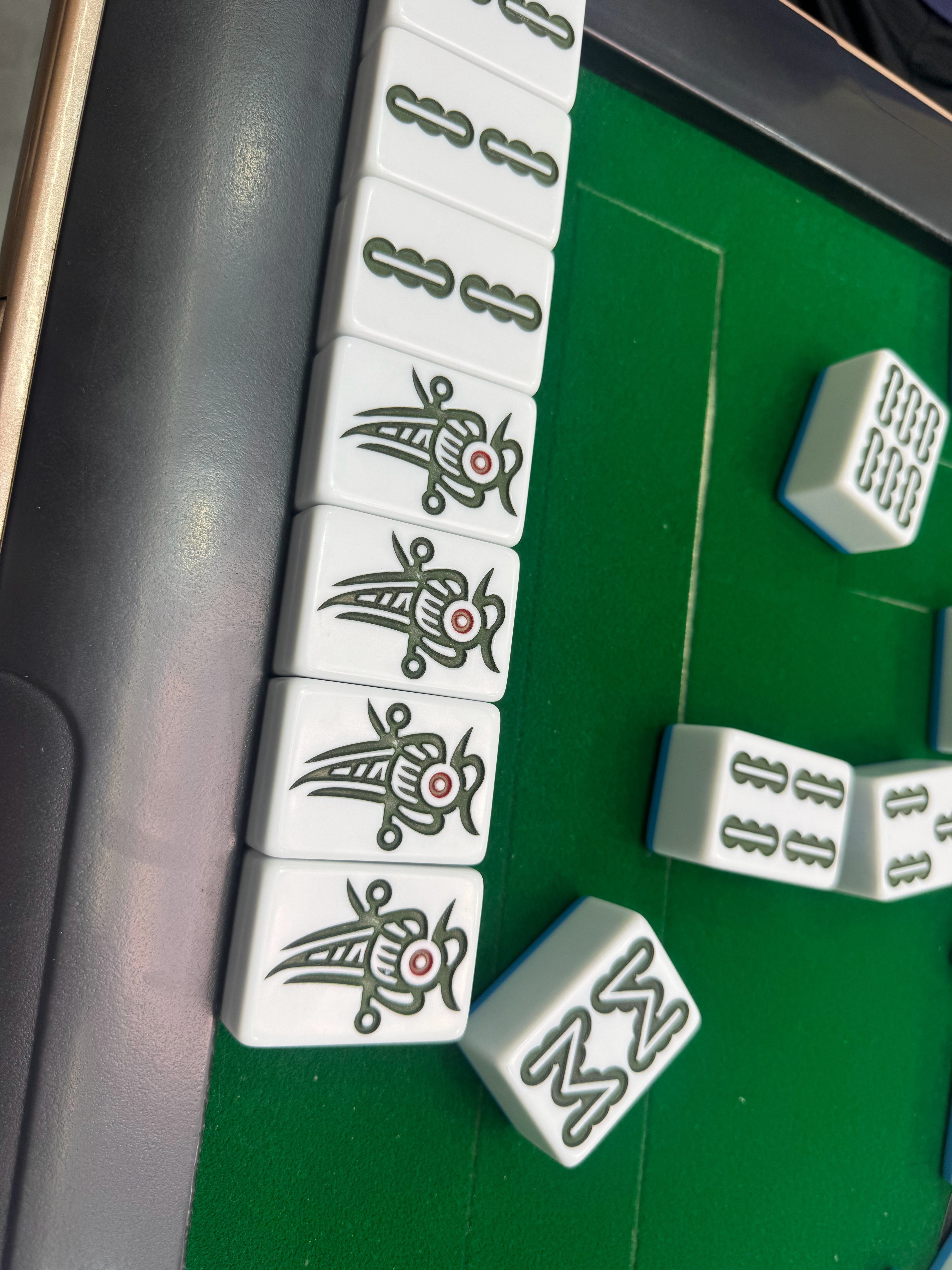 我和你们说我们今天打幺鸡麻将…我四个幺鸡…….. 