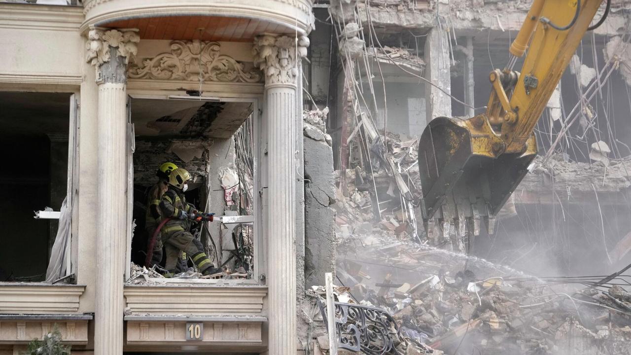 以色列公共广播公司：以色列海法一座炼油厂遭到导弹袭击后起火

俄罗斯卫星通讯社 