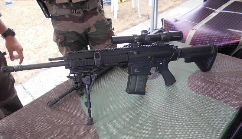 НK417 - 设计与“16”完全相同，只是口径为7.62毫米，专为狙击手设计