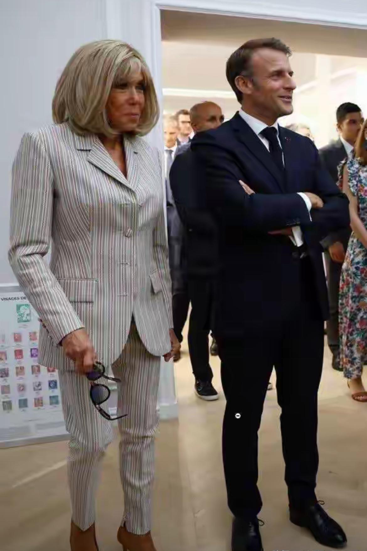 法国总统急了！为证妻子是女性，要冲去美国法院递“科学证据”

刷到马克龙这事儿时