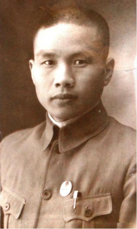 1949年，军统少将周镐被蒋介石下令处死，然而16年后，他的妻子却拿着日记找到了