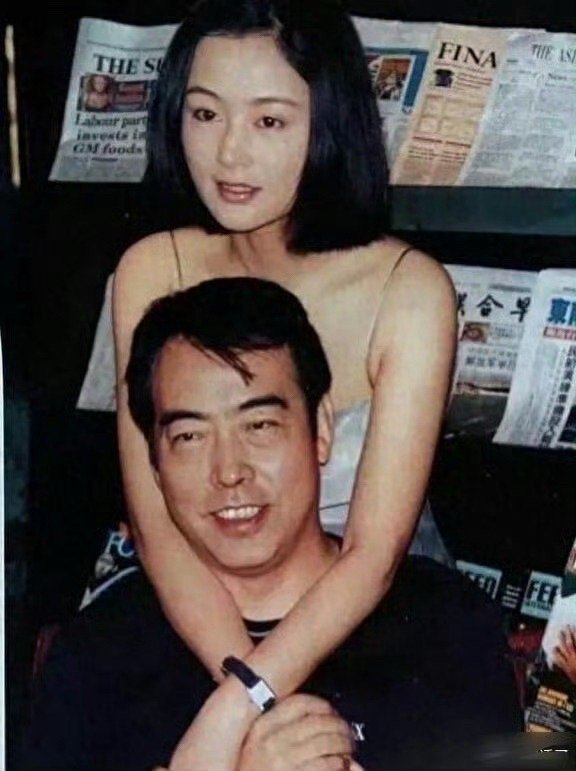 看看陈飞宇就知道什么是基因彩票了，明明都是一个妈生的 ​​​