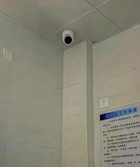 细思极恐！广东揭阳，一女子去医院做心电图，撩起衣物露出隐私部位配合检查，万万没想
