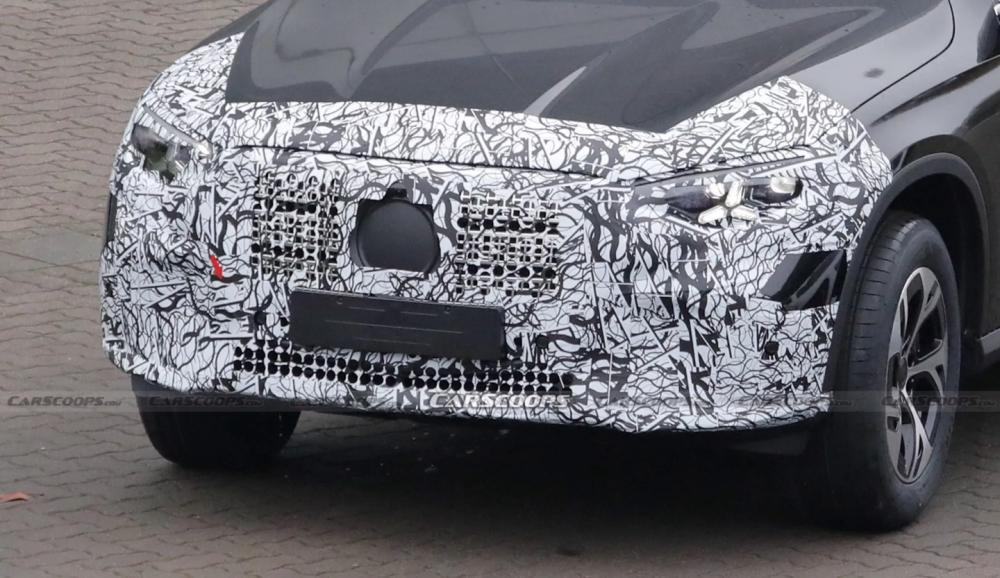 2027款奔驰燃油版 GLC SUV改款曝光，换装巨型格栅
大消息！奔驰GLC燃