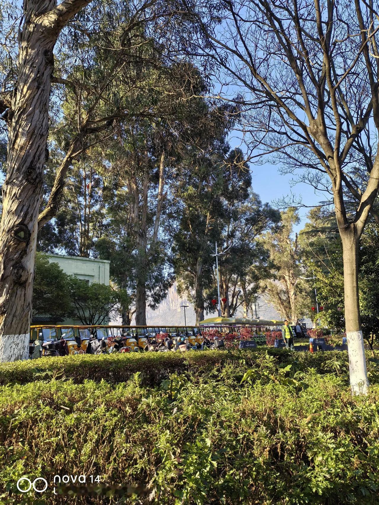 一寸光阴一寸金。
对于需要钱的人而言，时间是用来换钱的，无论跑外卖还是跑滴滴，用