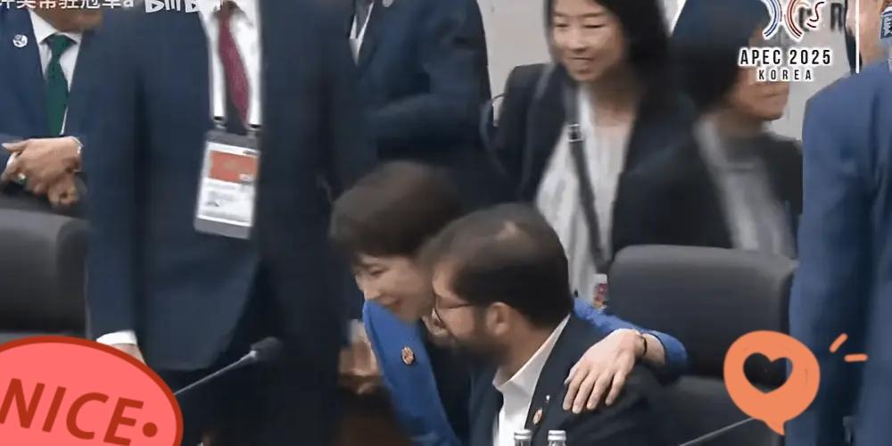 快讯！快讯！
日本媒体突然宣布了有新画面曝光。
画面里，高市早苗和外方领袖近距离