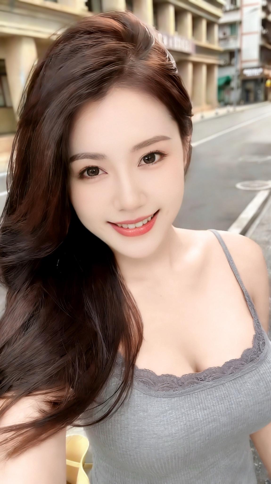 不用刻意迎合，舒服的状态就是最好的自己。
街角剩沉默 街拍 氛围感  御姐