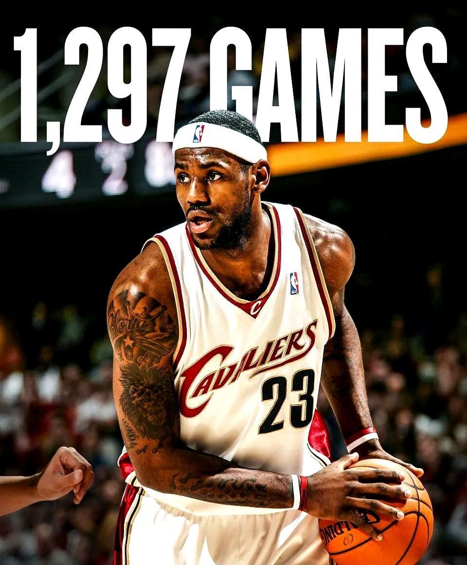 昨晚他又在第四节站到弧顶，投篮多了个迟疑。
我当时笑不出来了。
岁月终于开始按票