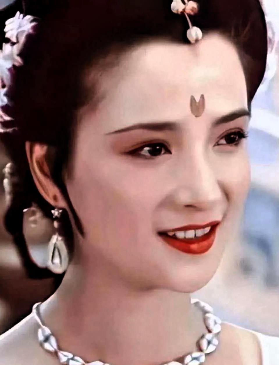 发现一件难过的事，
何晴、朱媛媛、李媛媛、陈晓旭、周洁，她们除了都是一等一大美女