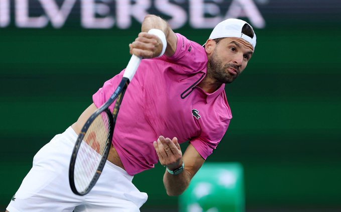 拥有中央球场无限使用权的丰塞卡和伊埃拉都赢了，但也都赢得不容易。伊埃拉3小时21