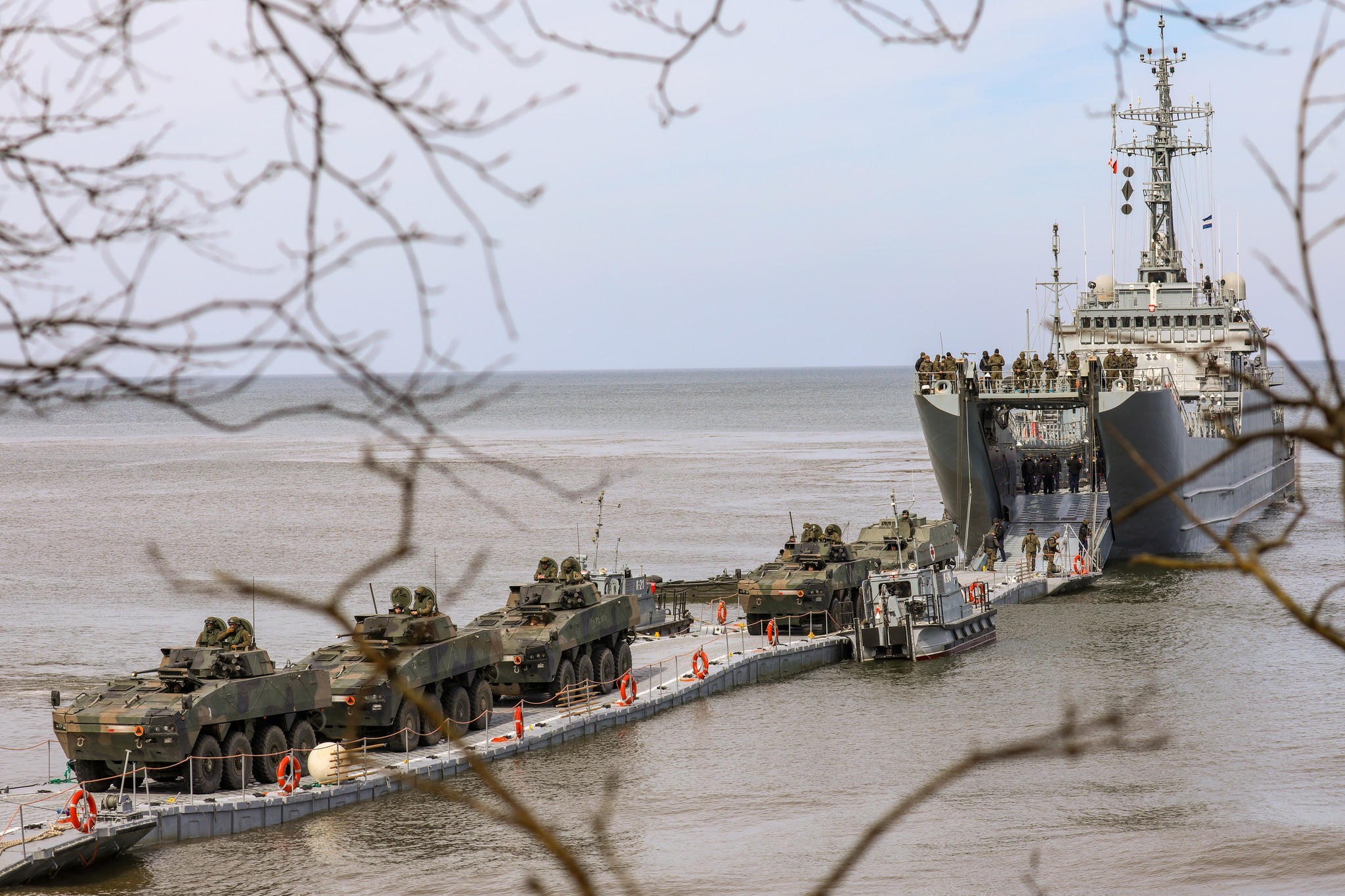 飞扬军事 冲滩！ 