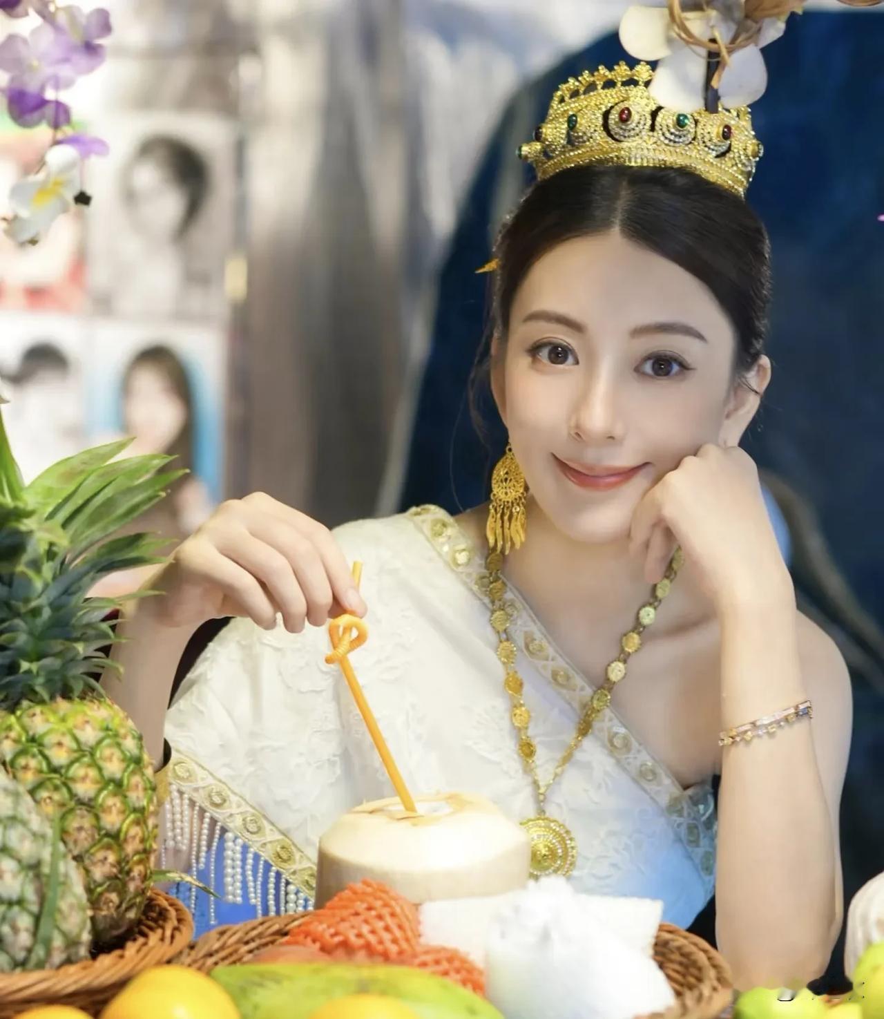 我觉得方媛真的是很有智慧，而且活的很明白的一个人，因为不管当初外界怎么评价和轰炸