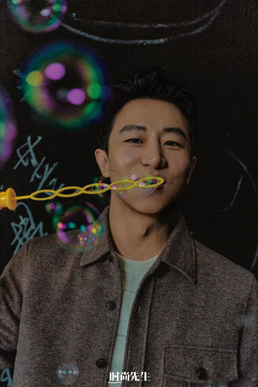 黄轩五大男刊三轮满贯从数量到质量再到持续性，黄轩这波必须给满分 