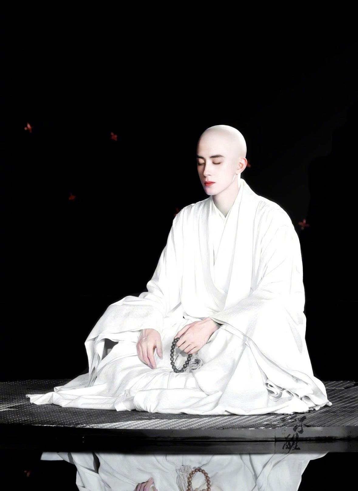敖瑞鹏《一点浩然气》光头造型，有种神圣和妖孽并存的气质，可以浅浅代一下《不负如来