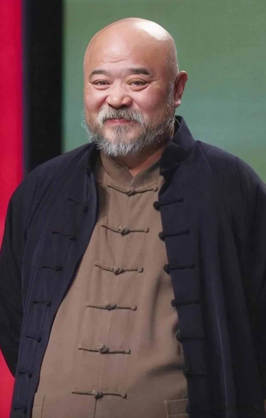 老戏骨李琦，每当提起女儿就一脸骄傲，逢人就说:这丫头片子小时候天天挨揍，现在成特