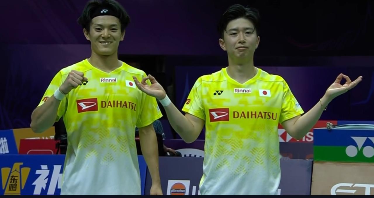 日本组合野村拓海/霜上雄一2 - 0(21-13, 21-17)击败法国的波波夫